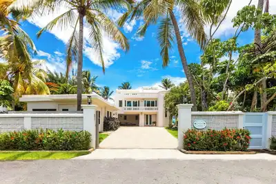 Image de Oceanfront 8-bedroom Villa with Pool, Fully Fenced for Privacy, Incredible Views