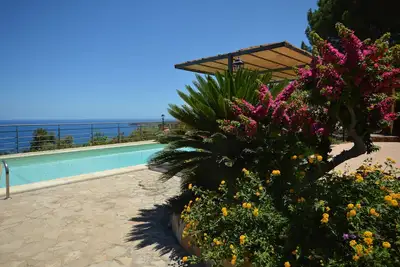 Image de Villa for 8 people, with spectacular sea view, 7 km. from CefalĂą