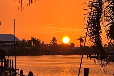 Image de *Cozy 2 Br * Waterfront home with Heated Pool