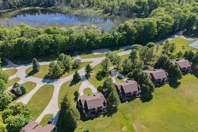 Image de 2br Condo with Fireplace, Balcony, & Lakefront Access at The Rushes