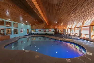 Image de 2br Lakefront Condo: Sauna, Indoor Pool, & Balcony