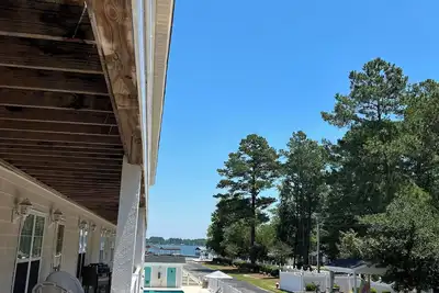 Image de Spacious townhome in private community with community pool and lake access