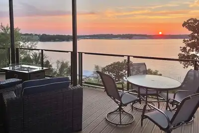 Image de Spacious Waterfront Corner Condo at Bridges Bay with 6 daily waterpark passes.