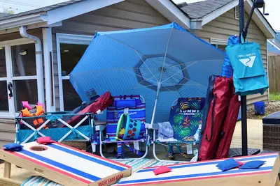 Image de Family Getaway + 1 Block from Beach + Game Room + Fenced Yard - We Welcome Dogs!