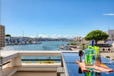 Image de Appartement 'Marina Port Camargue' avec vue sur la mer, Wi-Fi et climatisation