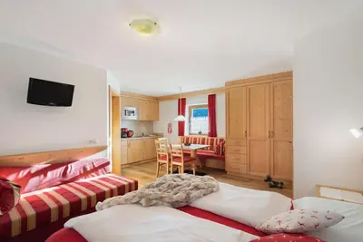 Image de Studio 'Appartement Plaies' avec vue sur la montagne, jardin partagé et Wi-Fi