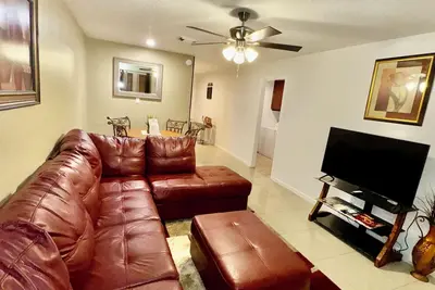 Image de Private Duplex #4 -Centrally Located - New Listing