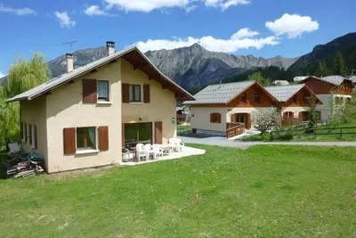 Image de Chalet 'Pastorale Au Pied Des Pistes' avec vue sur les montagnes, piscine partagée et Wi-Fi