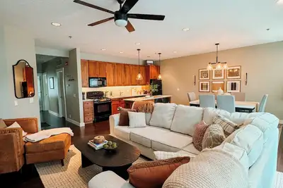 Image de Lone Star Loft on the Mississippi River!