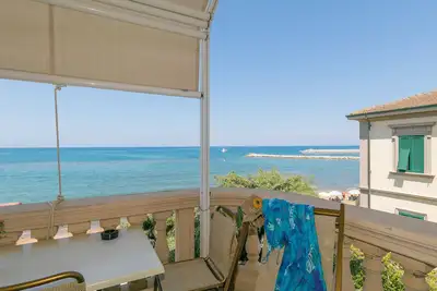 Image de Appartement 'Villa Corallo - Topazio' avec vue sur la mer, Wi-Fi et climatisation