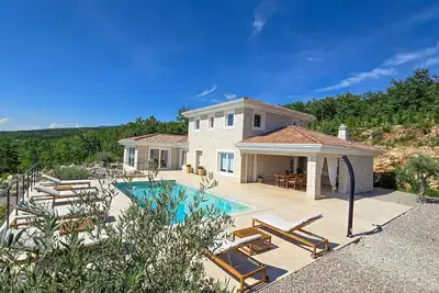 Belle maison à Jadranovo avec WiFi