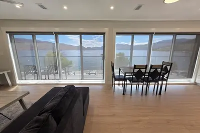 Image de Okanagan Lake Luxury Suite with Kitchen Accommodations across the Lake \n