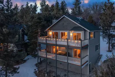 Image de Paradise Pines, amazing newly remodeled home. Hot Tub