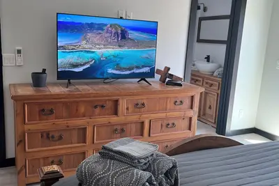 Image de King bed and sunset views pine trees and hiking trails await you! Pinetreepalace