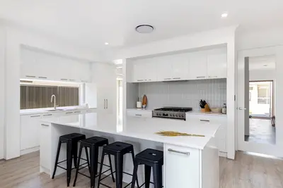 Image de Newly Built Luxury Modern Home