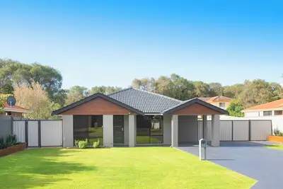 Image de 5 Bedroom home meters from the beach