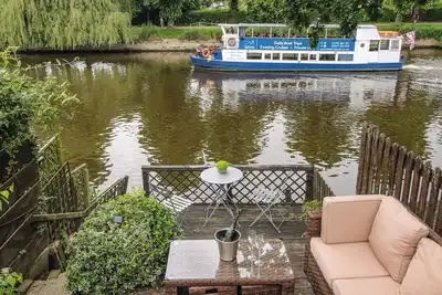 Image de Riverbank, family friendly, with a garden in Shrewsbury