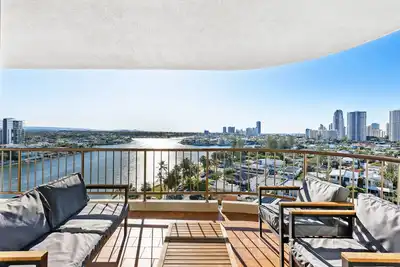 Image de Bright 2-Bed with River Views, Tennis Court & Pool
