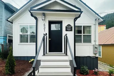 Image de White Lotus\n\nHistoric home minutes from all the main attractions!