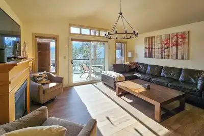 Image de Mountain Retreat: Spacious 3br Downtown Home