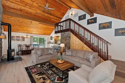 Image de Sugar Beary Retreat By Destination Big Bear:Pet Friendly! Spacious Cabin Near SnowPlay, Tubing & Ski Resorts!