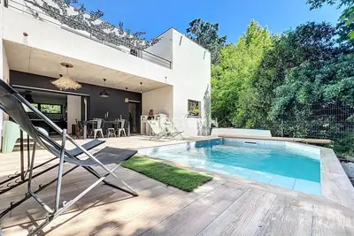 Image de Villa moderne, 5 chambres, piscine privée, climatisation - 10 pers, Baho.