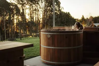 Image de The Shed Retreat | Rural Getaway | Cedar Hot Tub