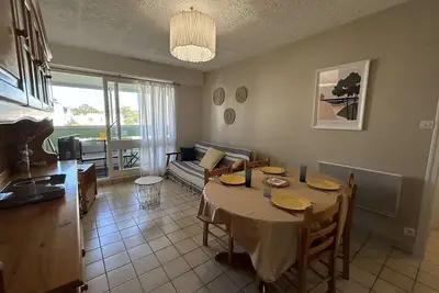 Image de Appartement 2 pièces avec loggia, à 100m de la plage - 4 couchages, Tv, lave-linge, proche commerces