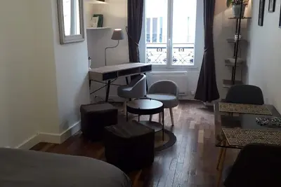 Image de studio meublé 22m2 2ème étage location à la semaine proche tour Eiffel
