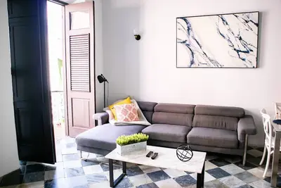Image de Colonial Apt. w/ Balcony in Osj/ Next to San Sebastian St.