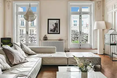 Image de Luxurious Parisian Haven, Steps Away From Palais Royal, Palais Garnier, Louvre\n