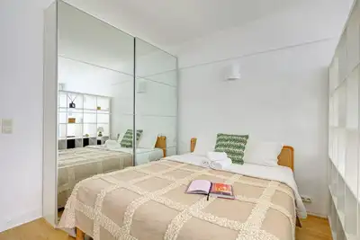 Image de Spacieux Studio avec Balcon à Saint Germain: Idéal pour un Séjour Parisien