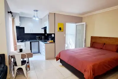 Image de Waterfall City Guest Lodge - Deluxe King Pool Unit