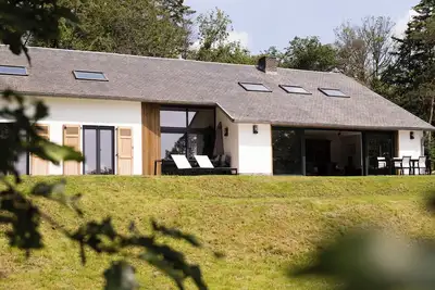Image de Gîte luxueux et isolé avec sauna, piscine ext. en été et borne - domaine privé.