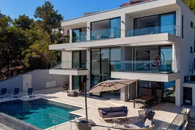 Image de Designer villa few steps from azure blue sea