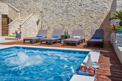 Image de Massive Holiday Villa Overlooking the Adriatic Sea