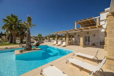 Image de Stone Villa With Modern Architecure