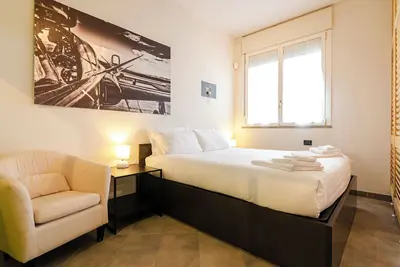 Image de Large studio flat with private car park