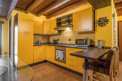 Stylish 2 bedroom with balcony