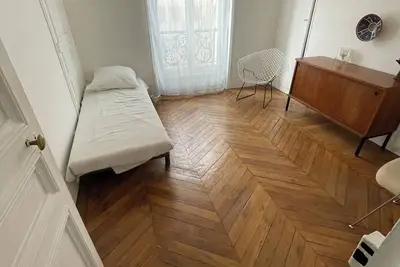 Image de Appartement dans quartier très vivant, proche Marais.