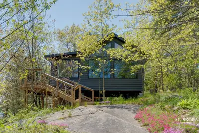 Image de The perfect blend of comfort and natural beauty on Go Home Lake.