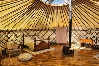 Image de Exclusive Countryside Yurt + Cabin!
