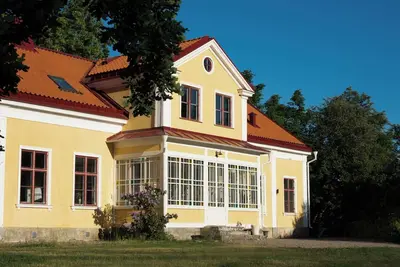 Image de Pampig Nyrenoverad Villa i Slottsmiljö