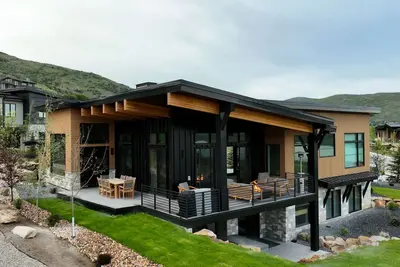 Image de Mountain, lake home with breathtaking views, hot tub, pool table, large deck