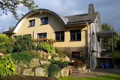 Image de Appartement à Weywertz avec jardin privé