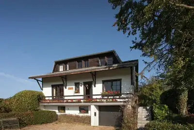 Image de Maisonfamiliale conviviale etrustique aveccheminée
