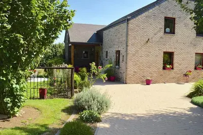 Image de Gמte Orיe des bois א Paliseul avec jardin