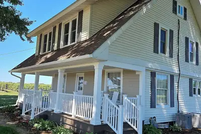 Image de Vineyards Edge, a charming retreat located in the heart of wine country!
