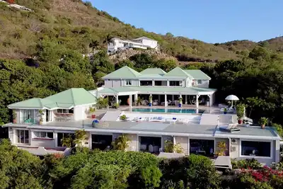 Image de Luxurious 7-Bedroom Villa with Incredible View