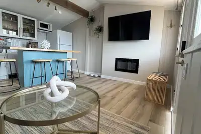 Image de Upscale Beach Cottage - rock view - paddleboards